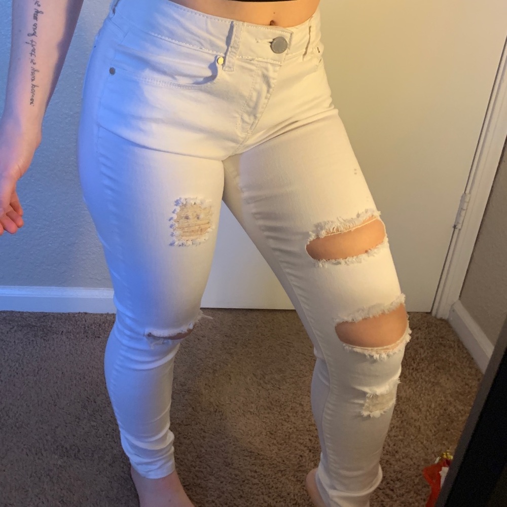 White ripped stretchy jeans
